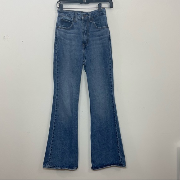 Levi Premium Women's 70's High Rise Bell Bottom Jeans Medium Wash Size 24 X32.
